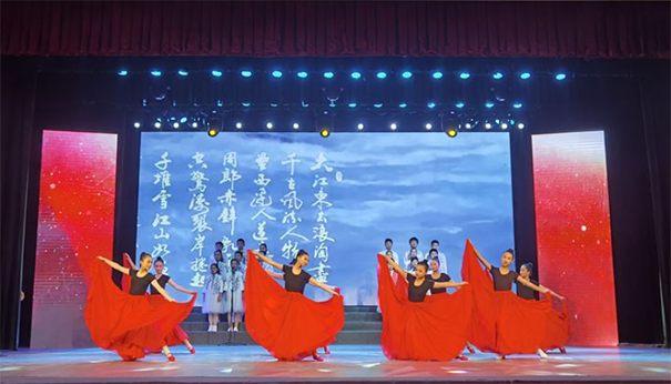 悠悠长江情,绵绵中国梦———记芜湖市“展望十四五,奋进新时代”经典诵读比赛